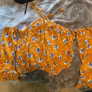 Gorgeous floral top in new condition